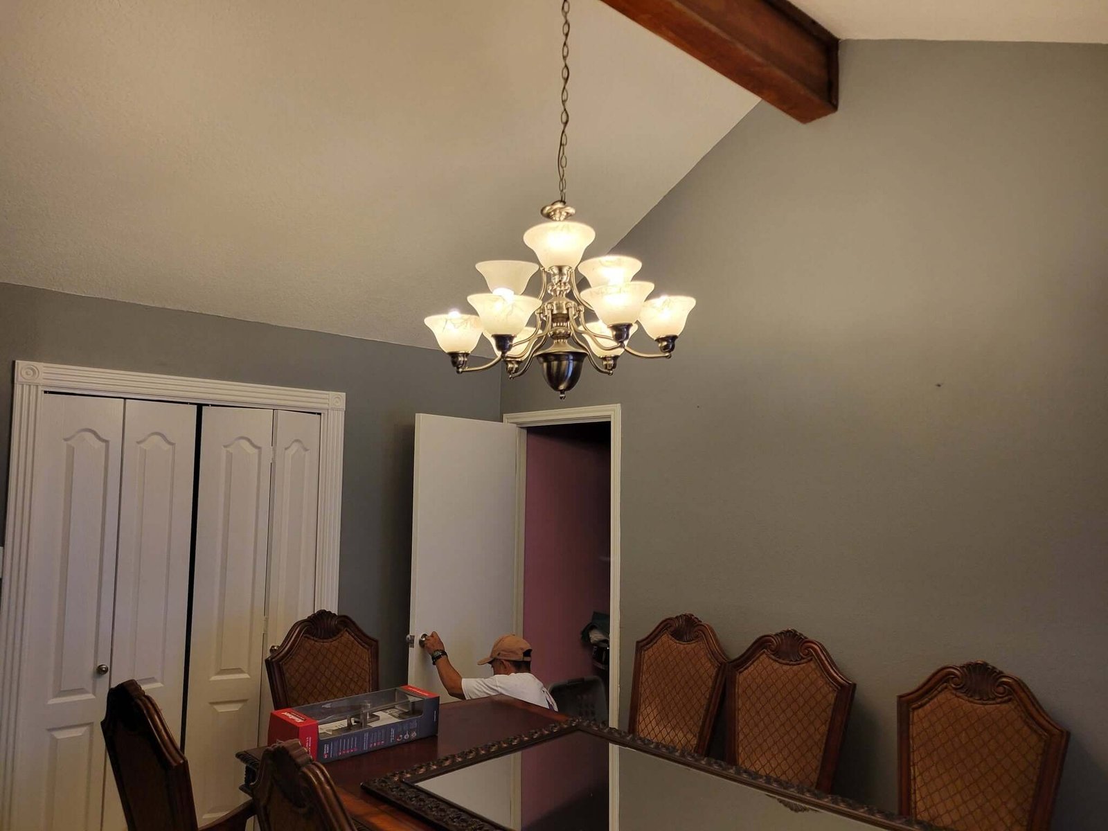 Residential dining room wall finish by Mendoza's Painting